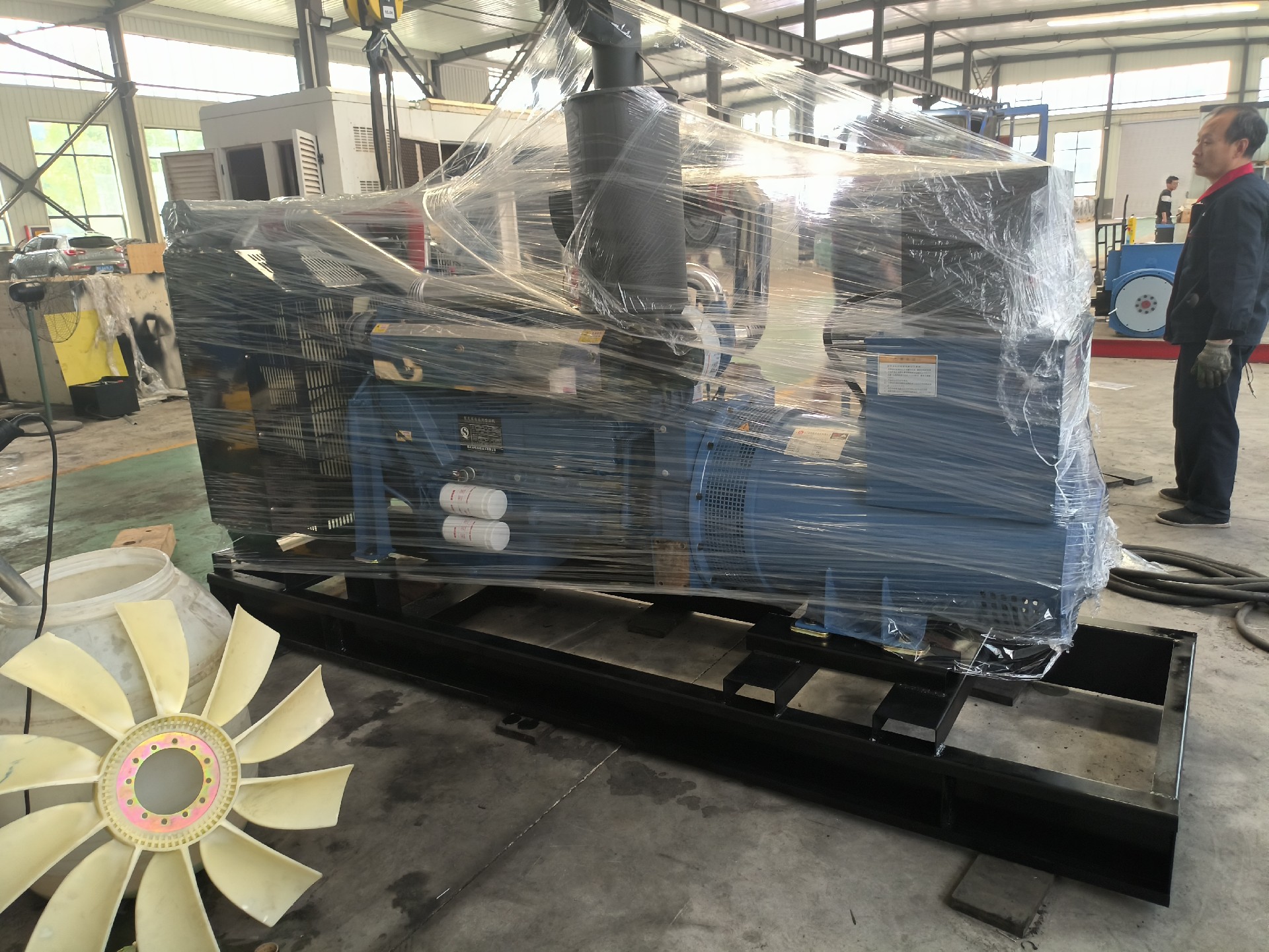 【发往新疆】200kw 300kw柴油发电机组发往客户指定地点
